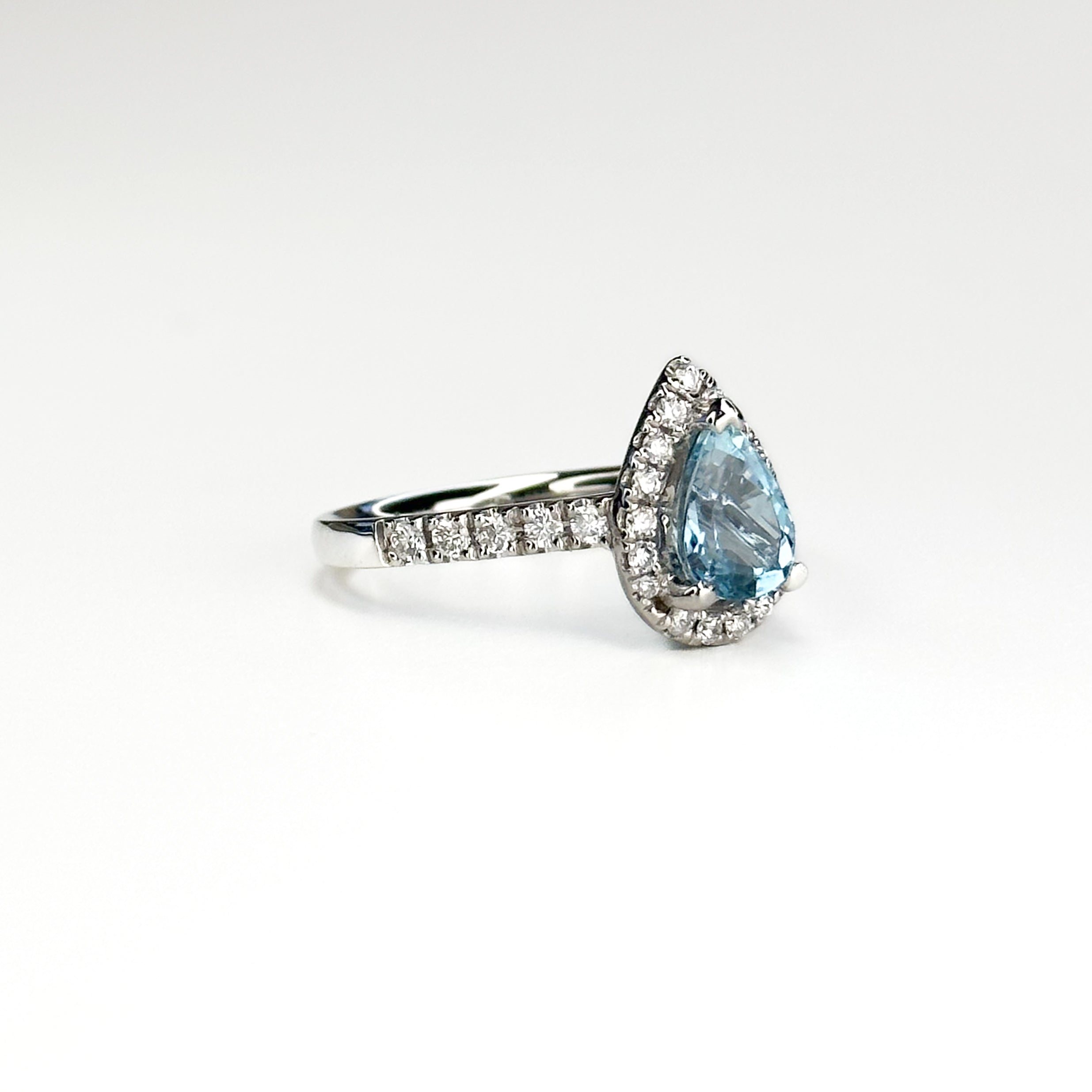 1.03ct Pear Shape Aquamarine Centre Stone Set in Gold