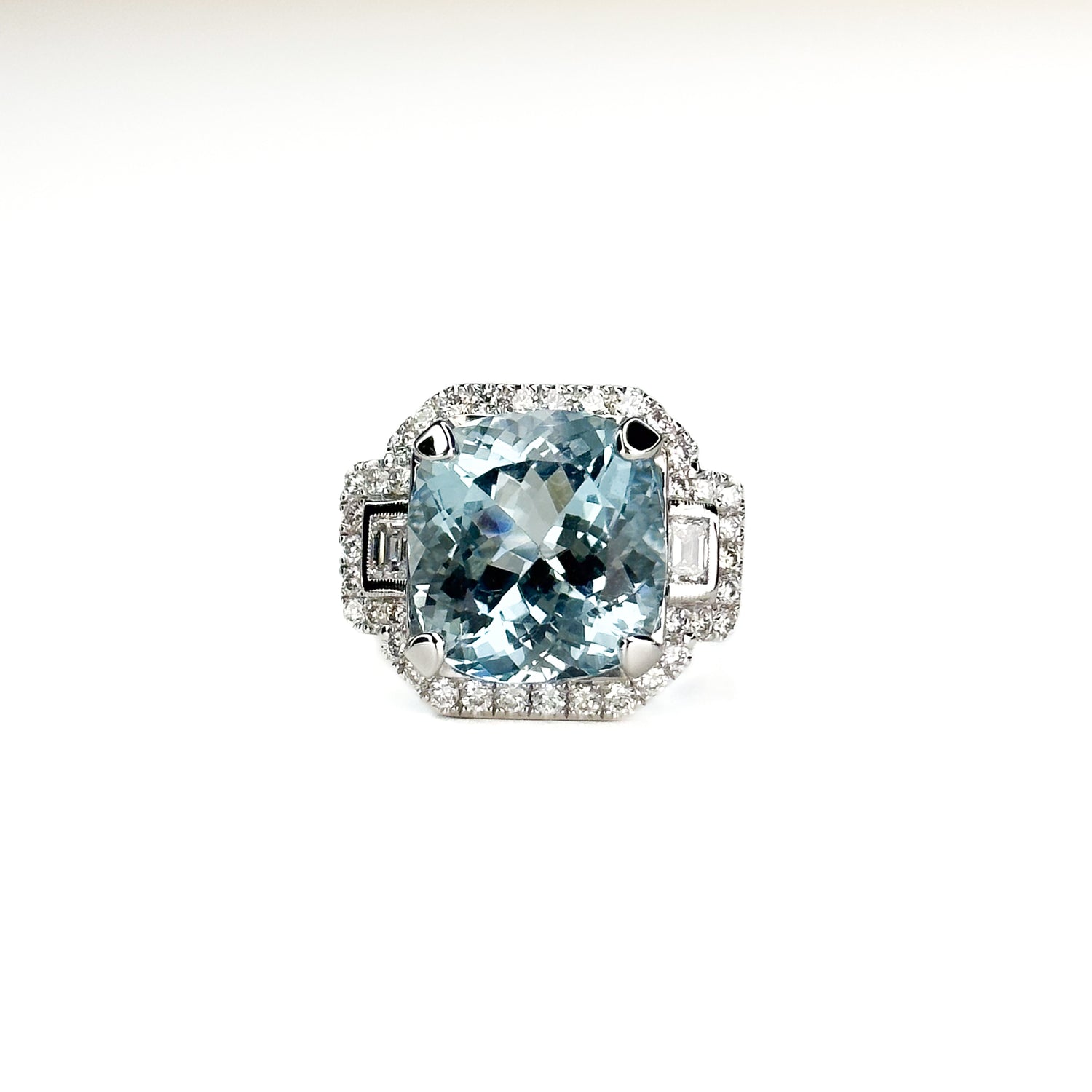 10.19ct Aquamarine Centre Stone Set in Gold