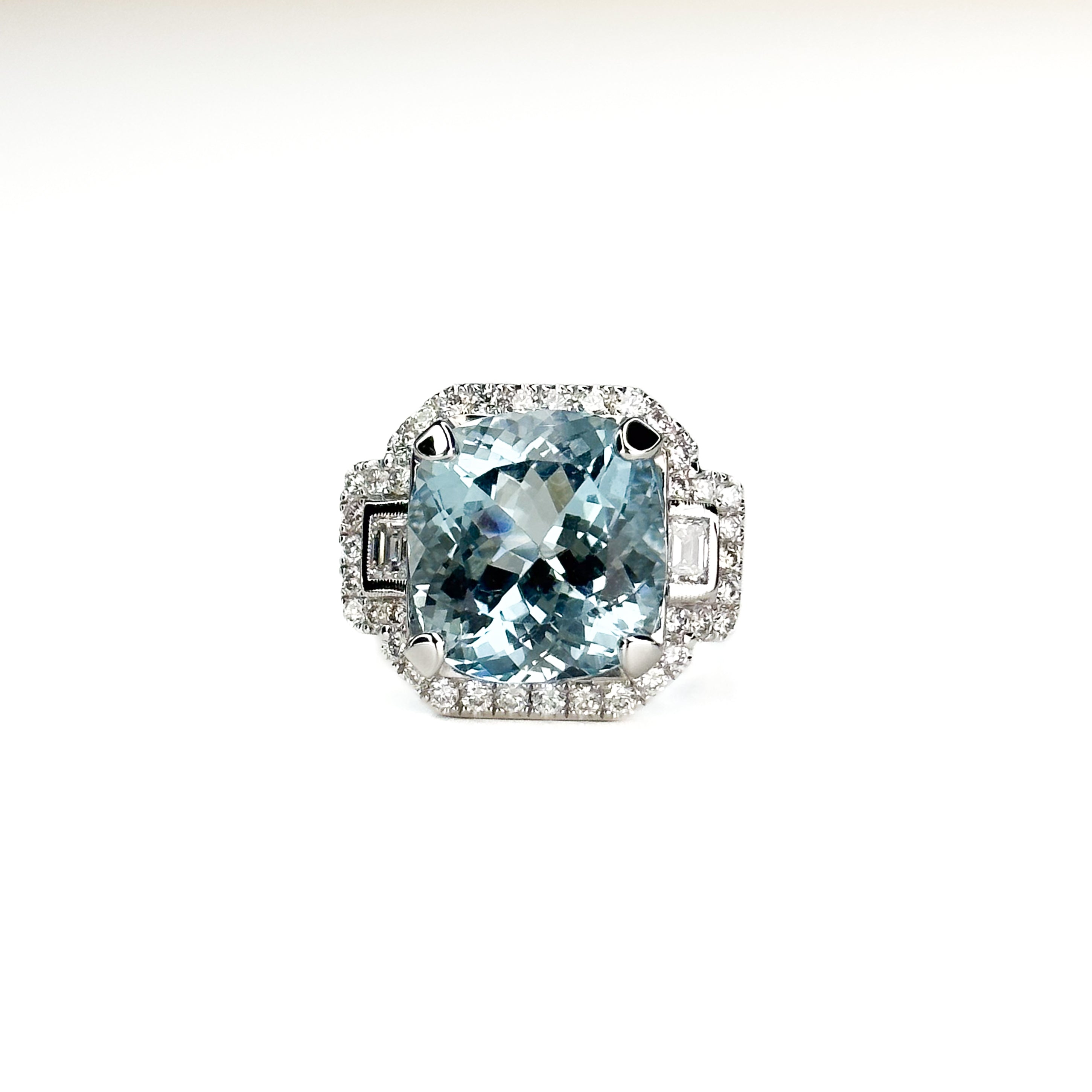 10.19ct Aquamarine Centre Stone Set in Gold