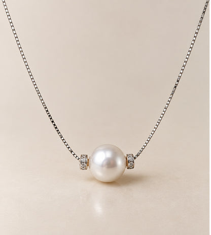 18ct white gold pearl necklace by GASIA