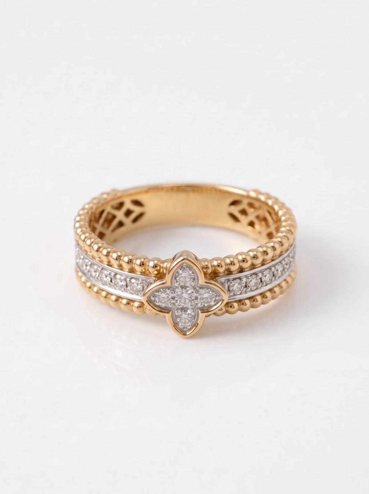 18ct yellow and white gold 0.31ct diamond clover dress ring, white background
