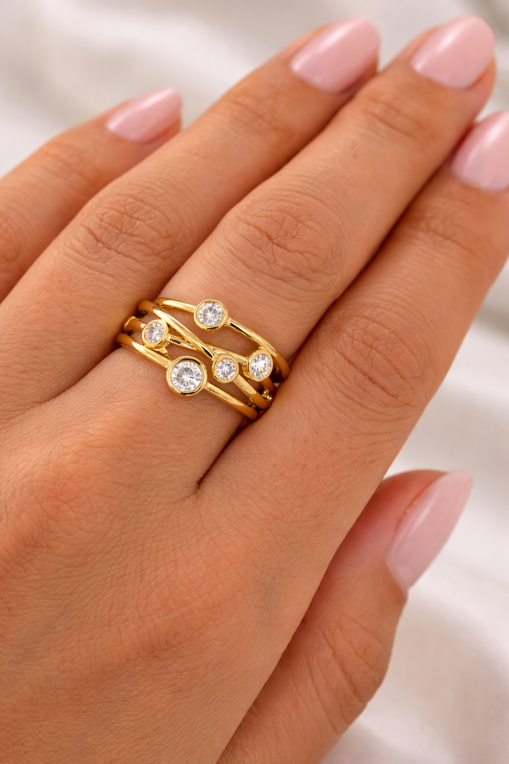 Intertwined Ring with 0.84 ct Diamonds