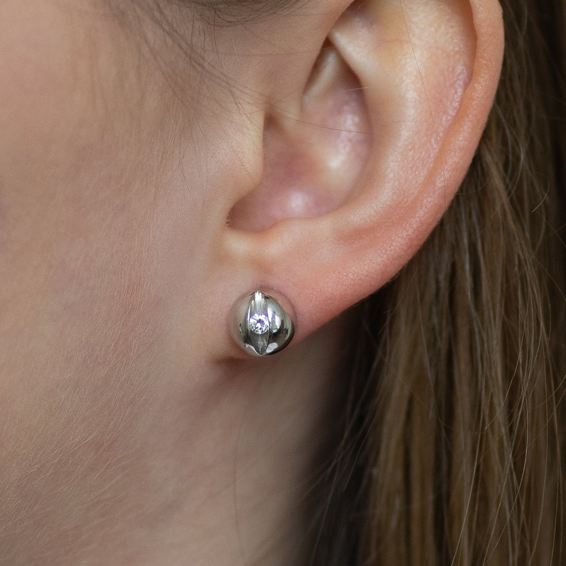 White Gold Stud Earrings with Diamonds