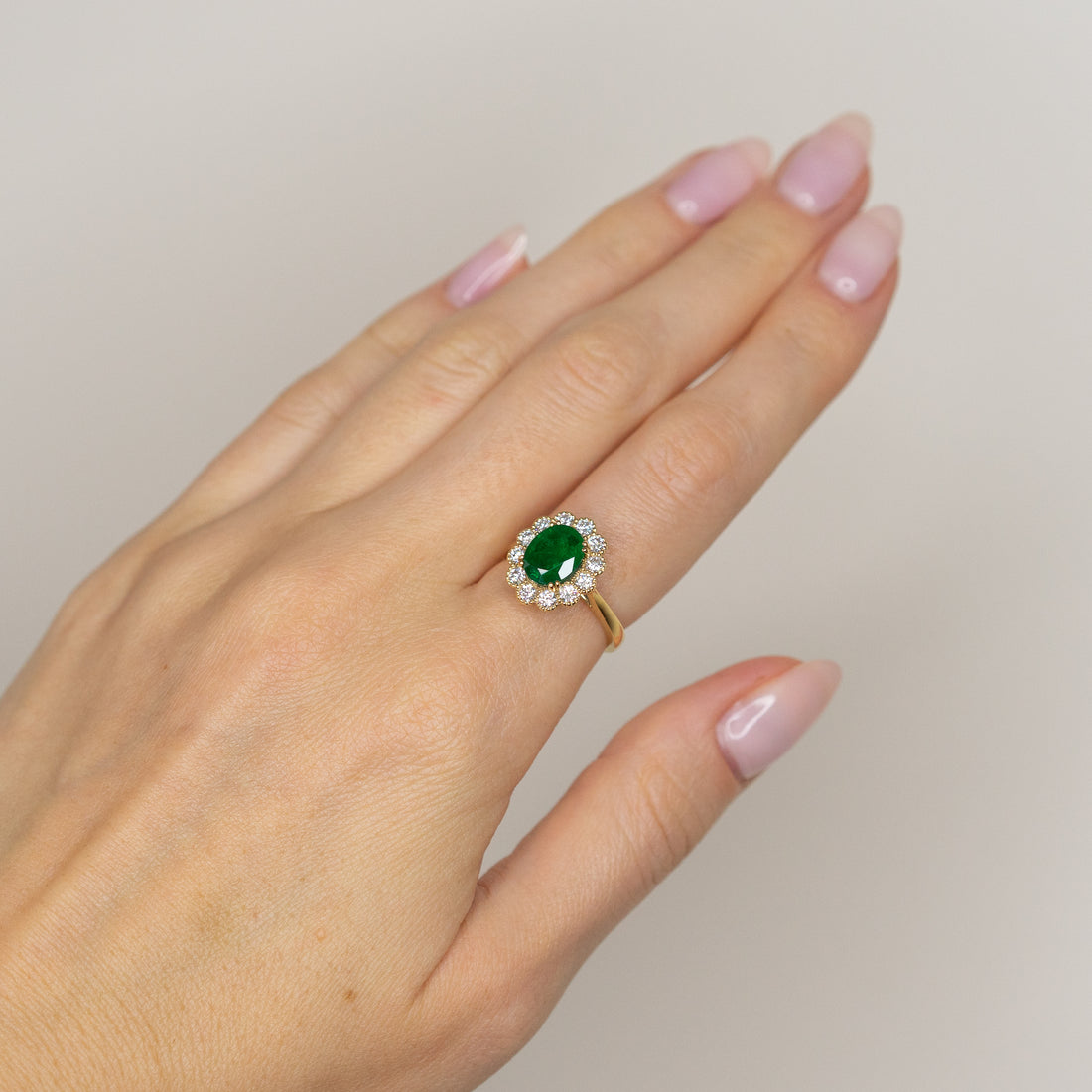 1.50ct Emerald ring with Diamonds in Yellow Gold