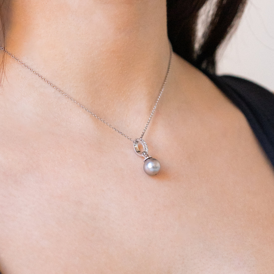 Tahitian Grey Pearl Pendant with Diamonds