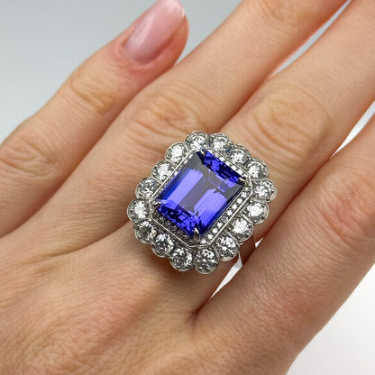 9.20ct Tanzanite and Diamonds Ring