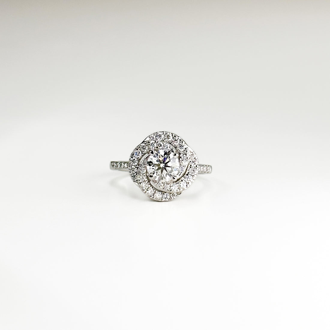 0.90ct GIA Round Cut Diamond Platinum Ring