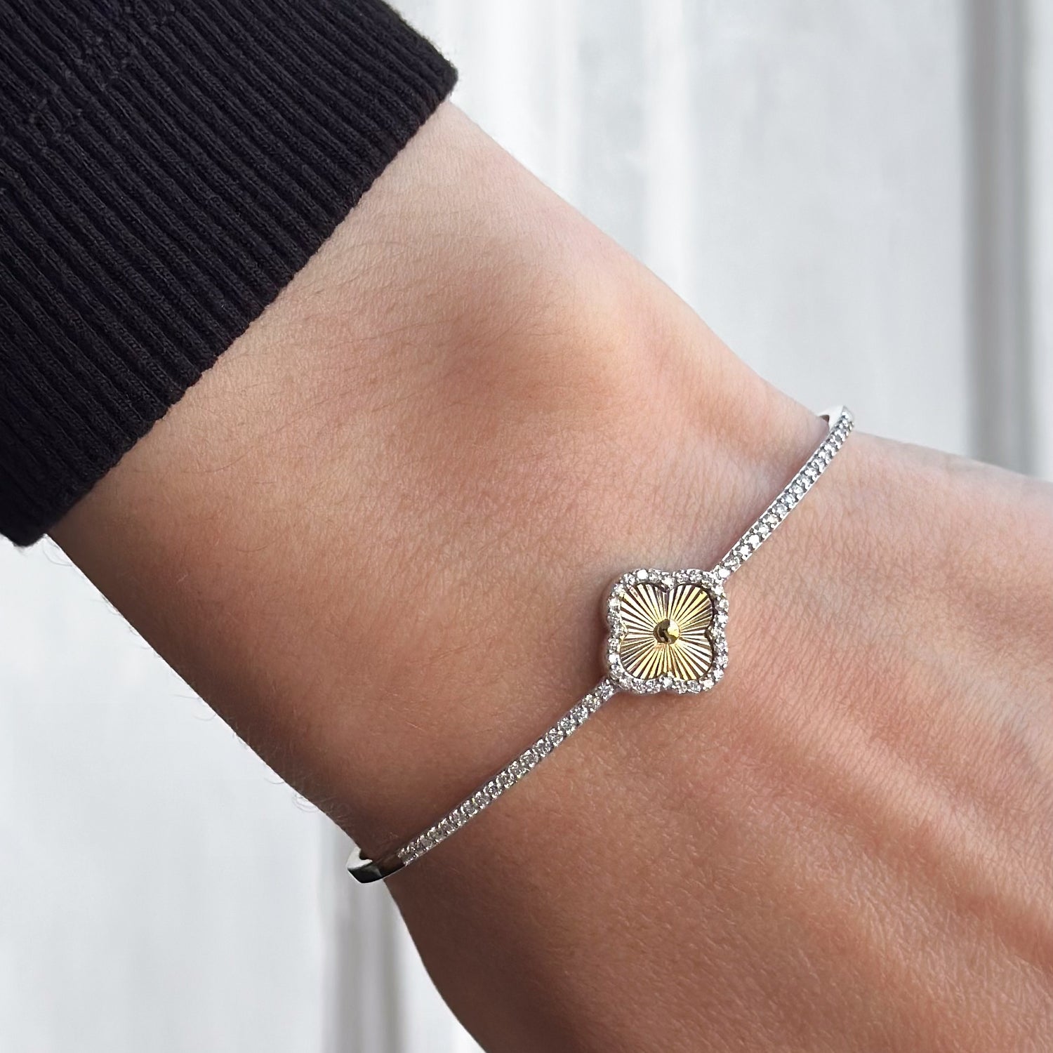 Clover Style Bracelet with Diamonds