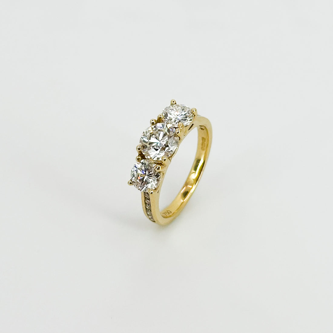 Trilogy Ring with GIA Diamond in 18ct yellow gold