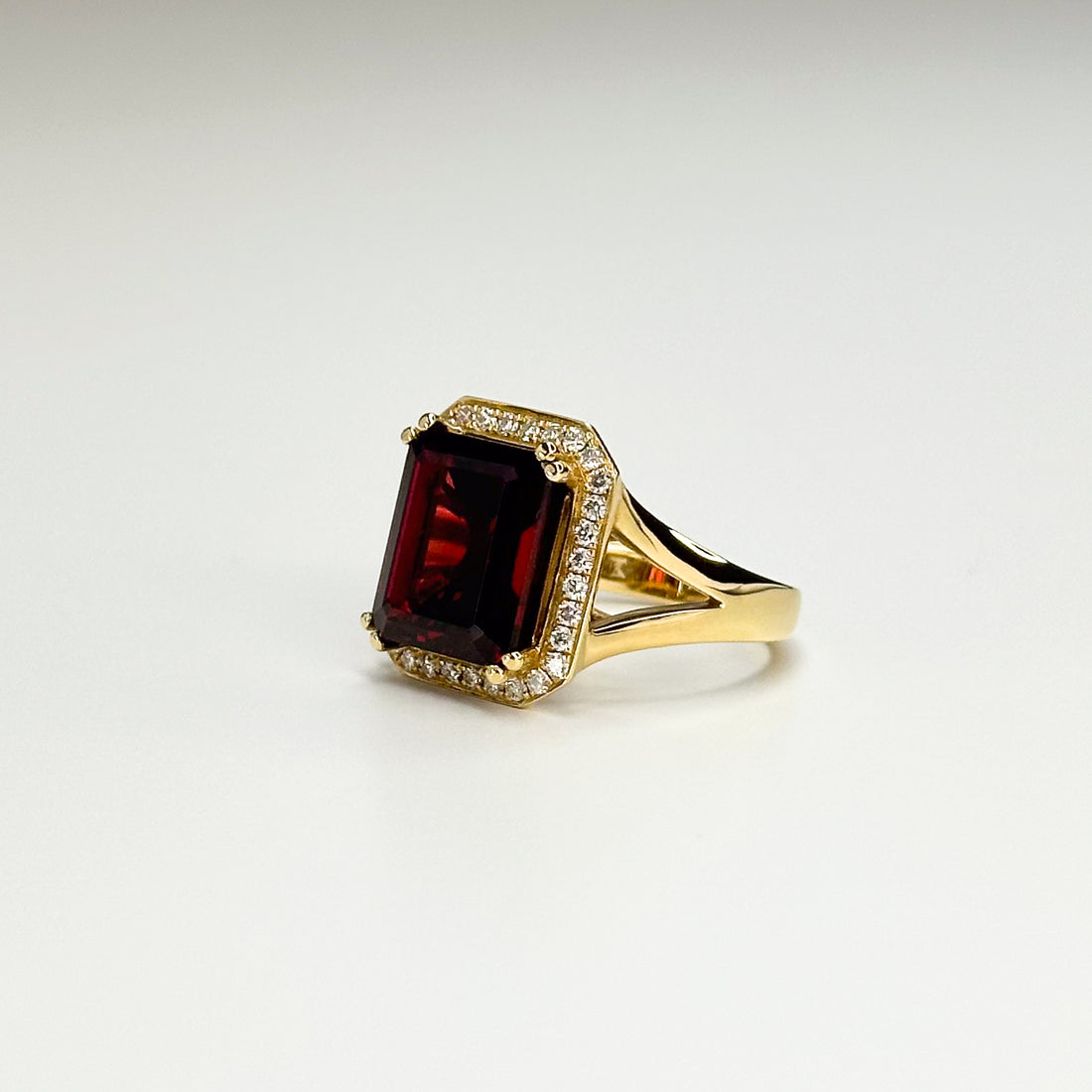 11ct Octagon Cut Garnet Ring