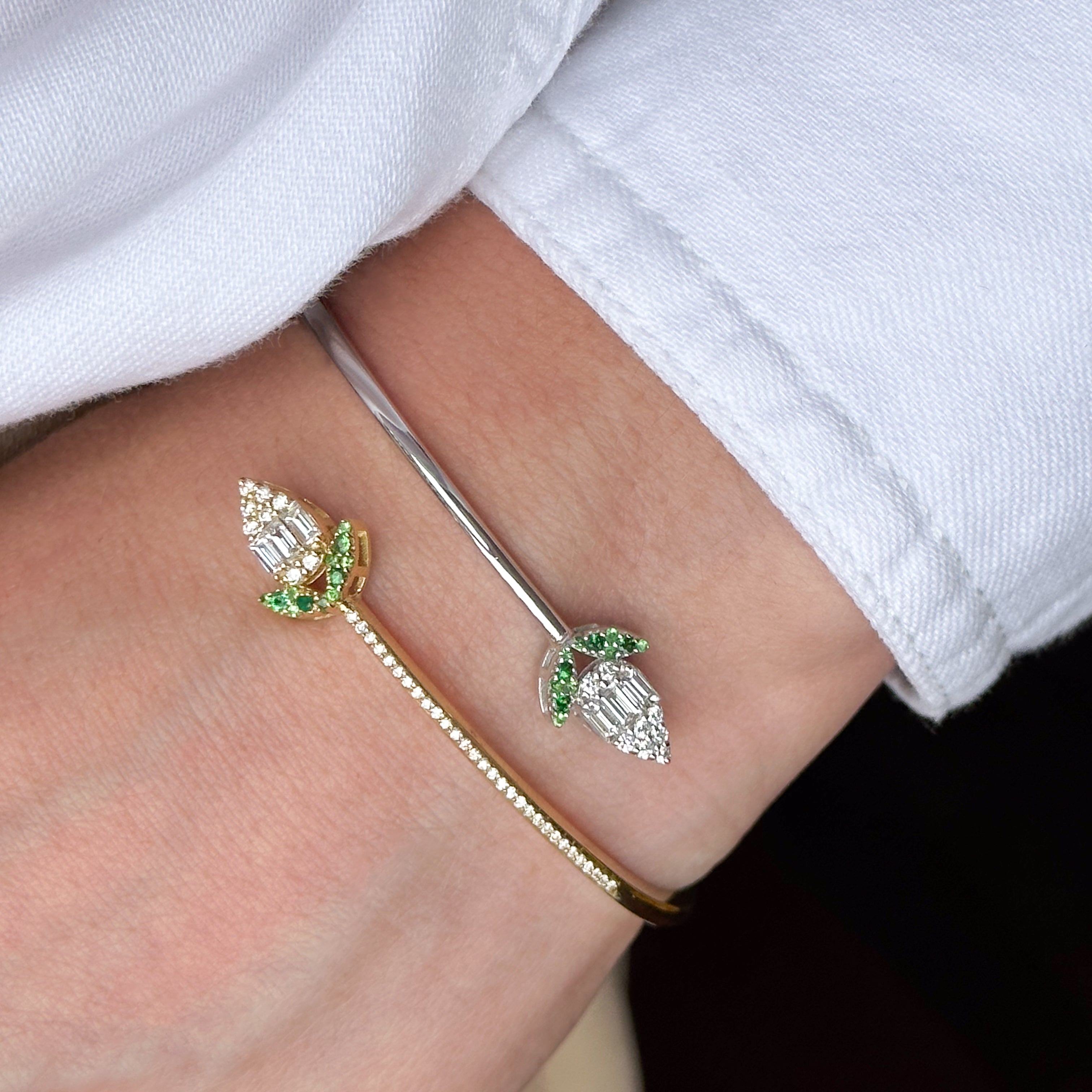 White and Yellow Gold Bracelet with Diamonds and Emeralds