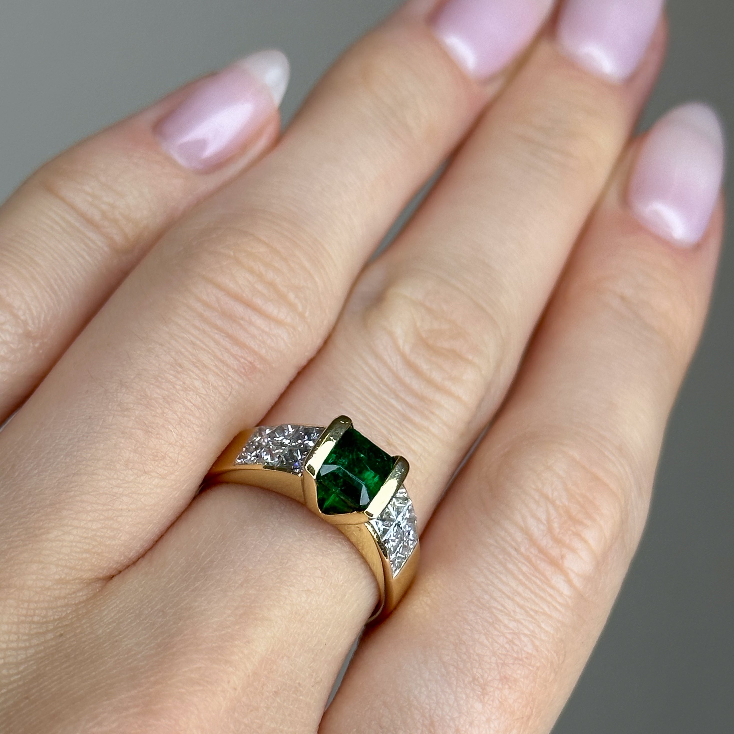0.62ct Emerald Centre Stone Ring