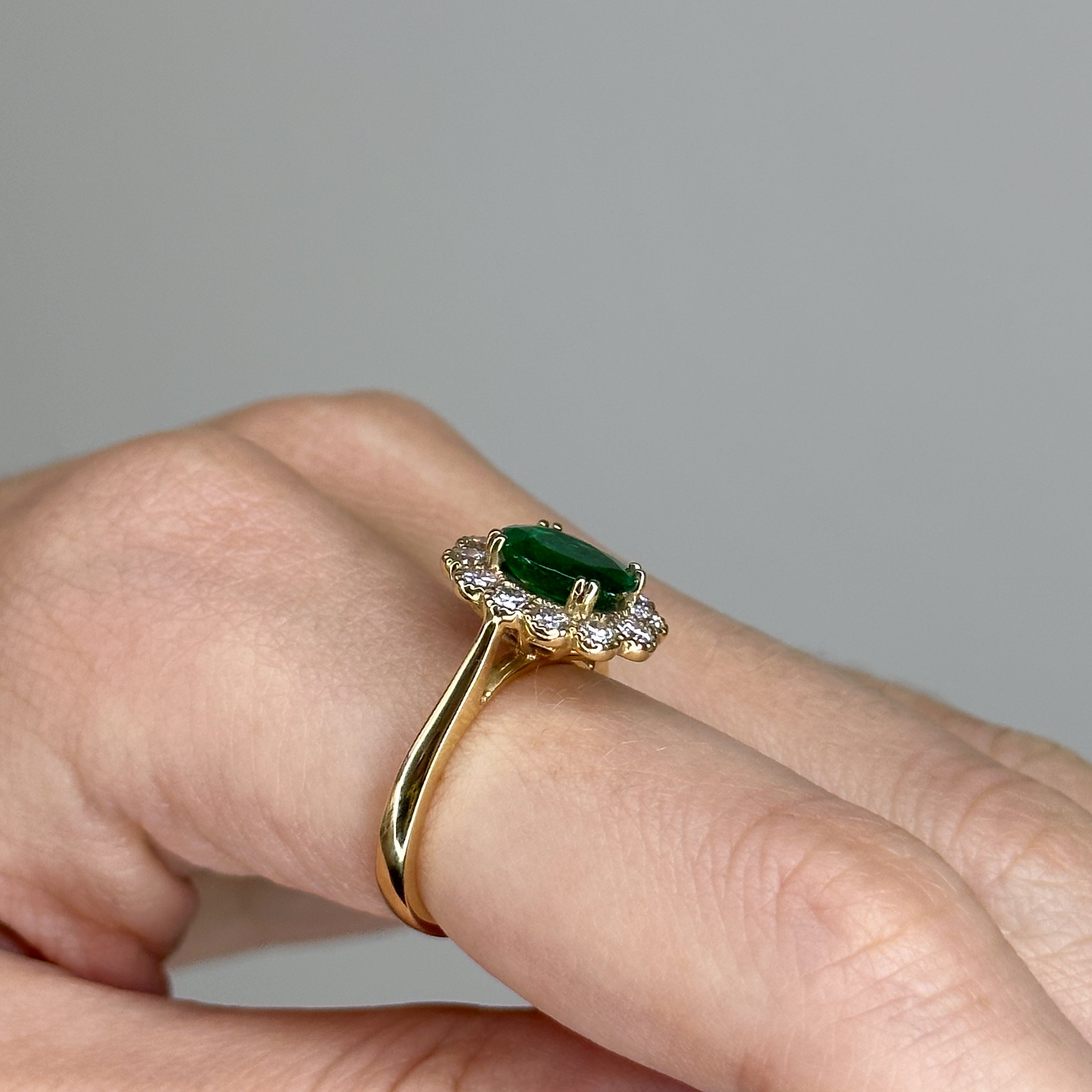 1.50ct Emerald ring with Diamonds in Yellow Gold