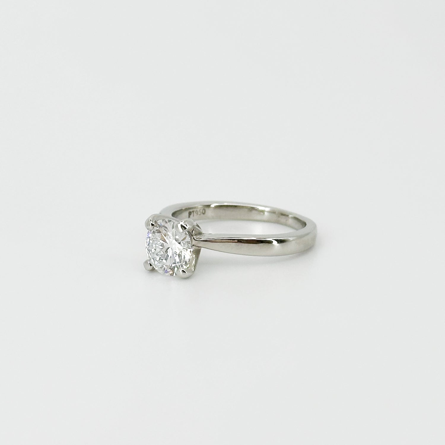 1.01ct Lab-Grown Round Cut Diamond Ring