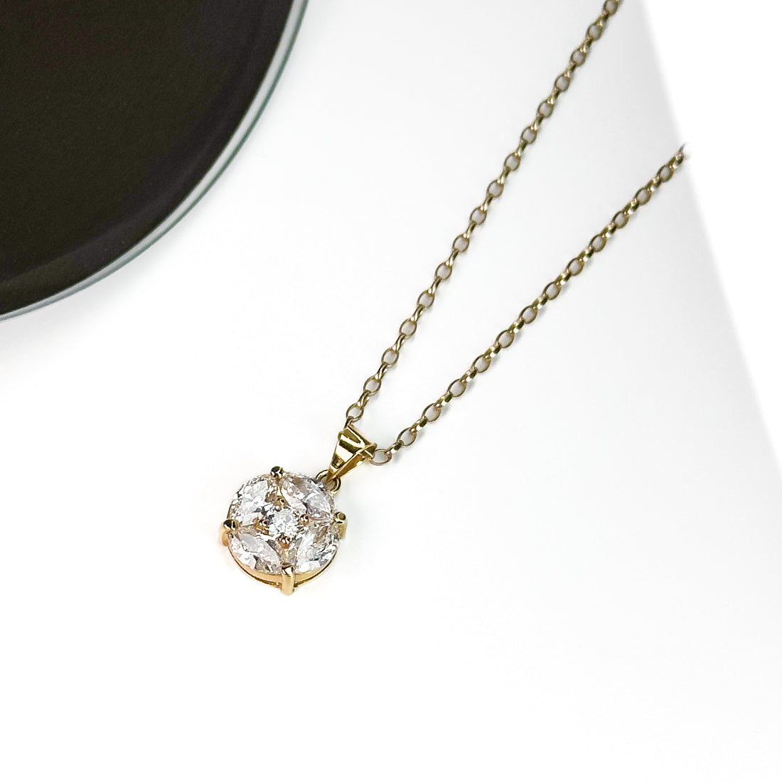 Diamond Cluster Pendant in Yellow Gold