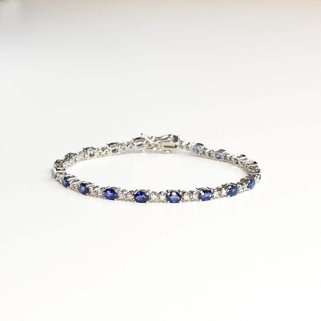 White gold Bracelet with Sapphires and Diamonds