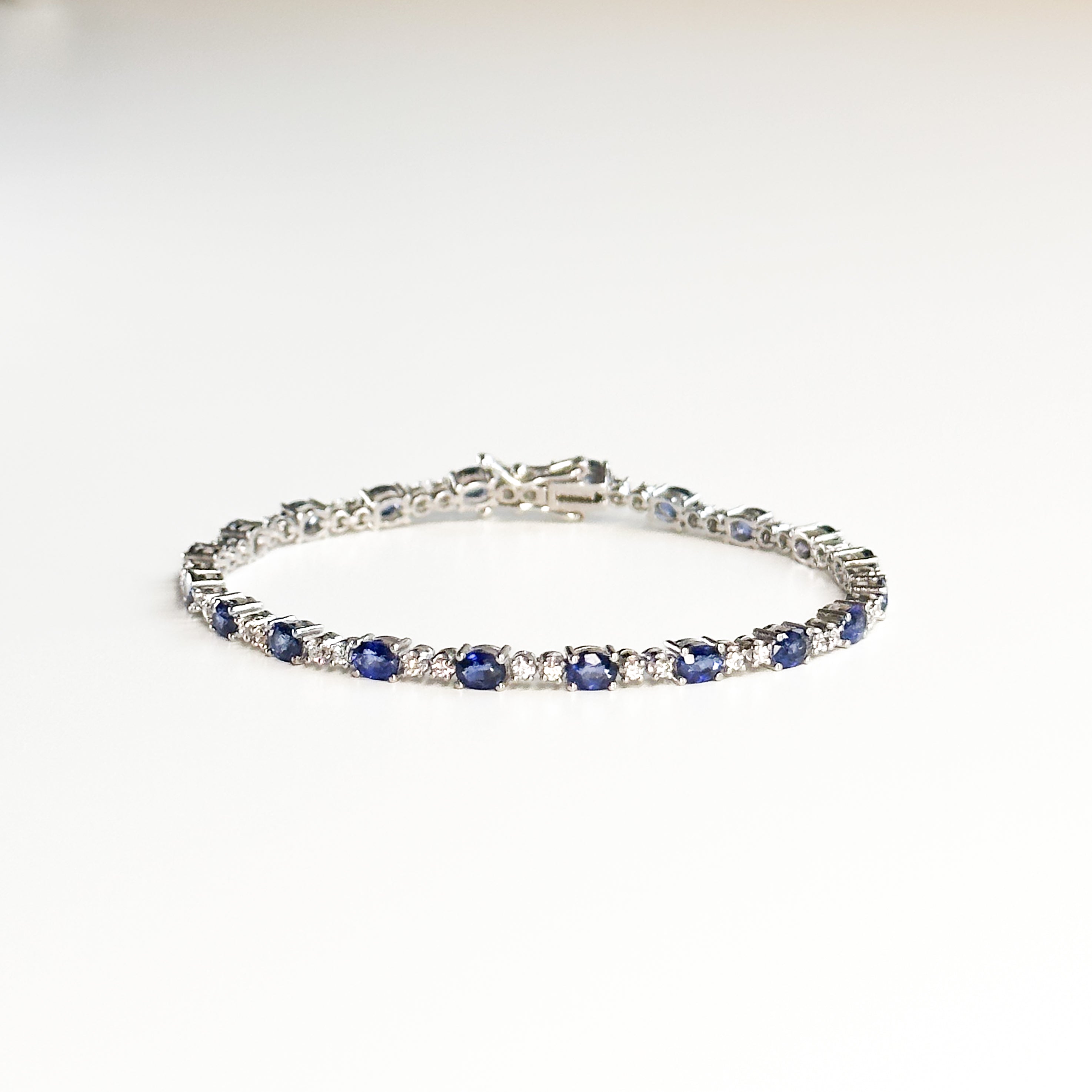 White gold Bracelet with Sapphires and Diamonds