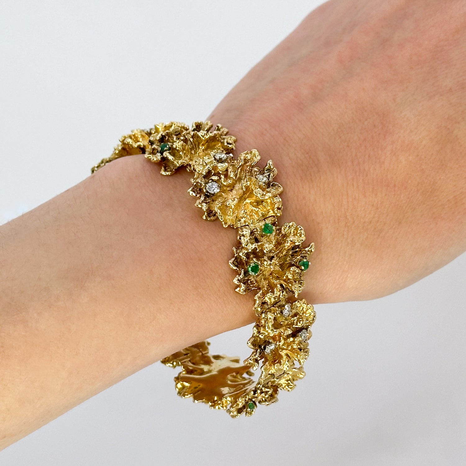 Yellow Gold Bracelet with Diamonds and Emeralds