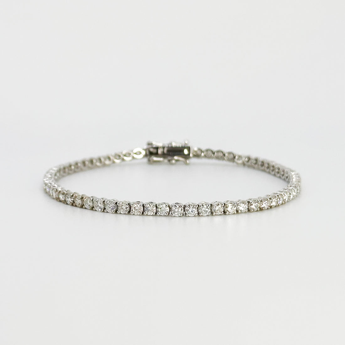 3.69ct Dimond Tennis Bracelet in White Gold