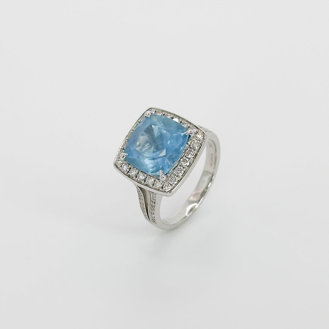 Aquamarine Ring in White Gold