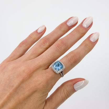 Aquamarine Ring in White Gold