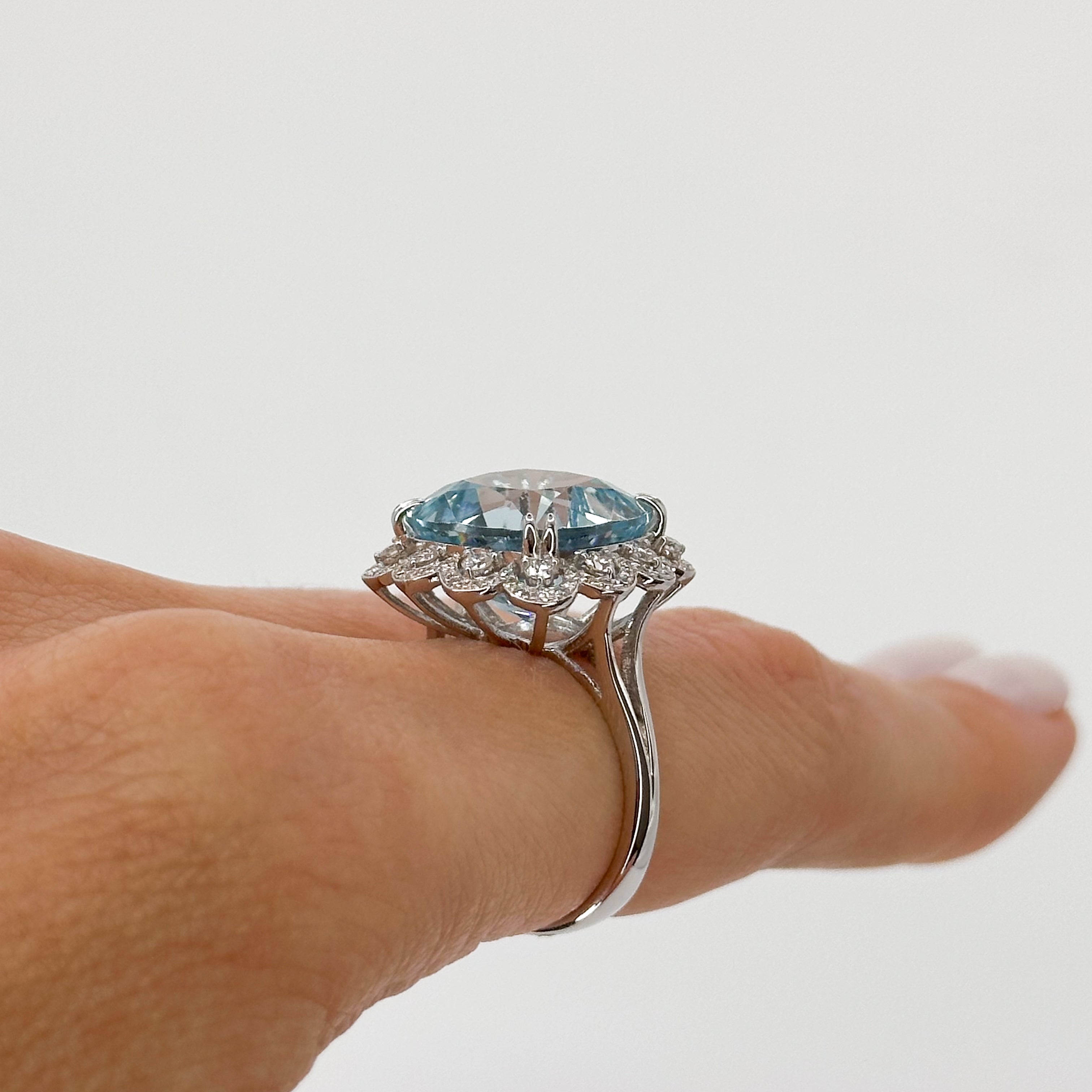 Aquamarine Ring with Diamonds in White Gold