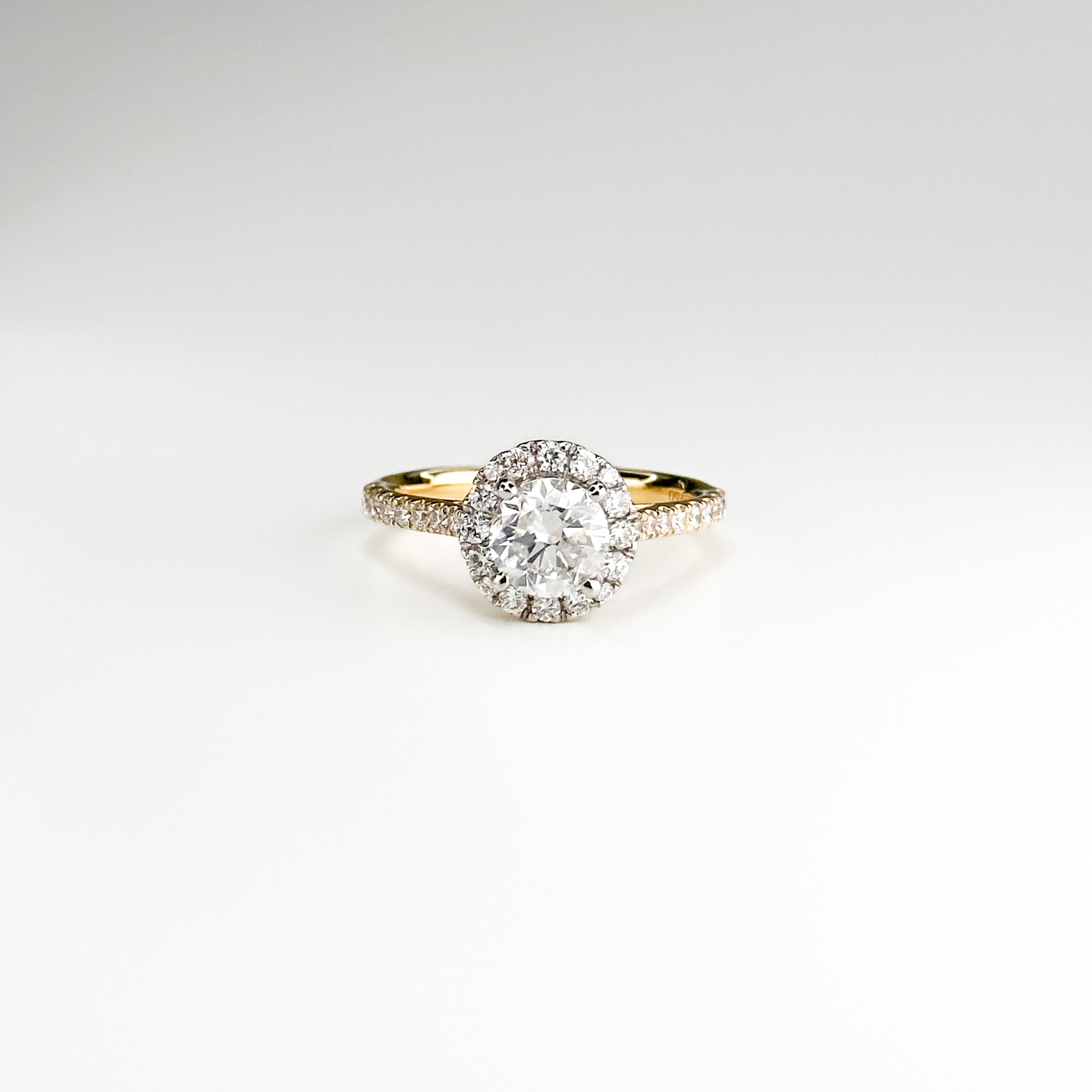 1.02ct  Round Cut Diamond Ring in Yellow Gold