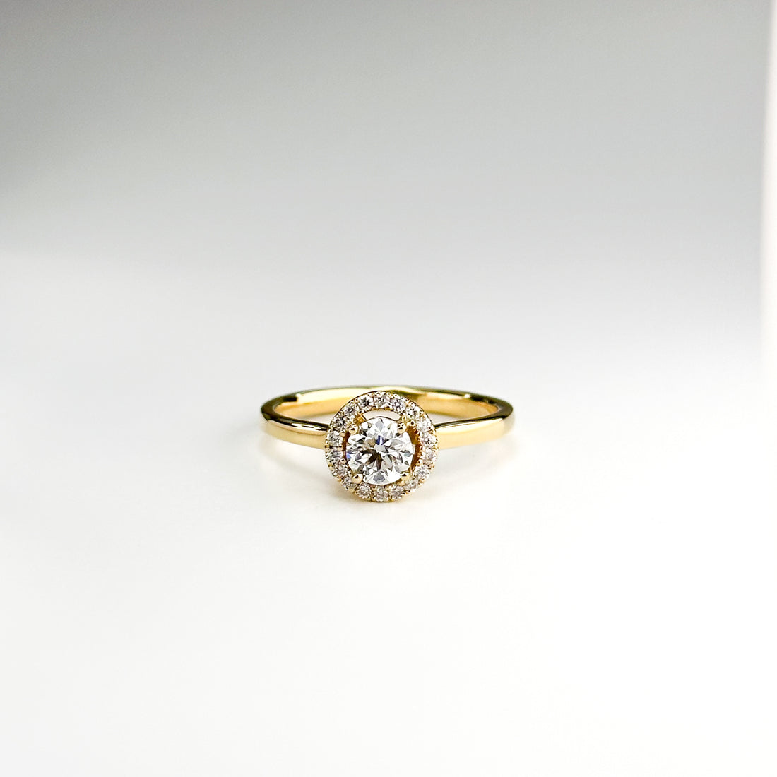 0.52ct  Round Cut Diamond Ring in Yellow Gold