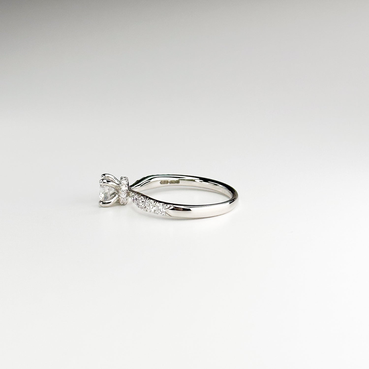 0.47ct G Colour Round Cut Diamond Platinum Ring