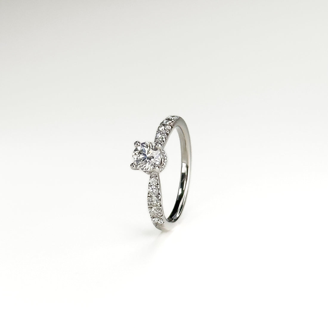 0.47ct G Colour Round Cut Diamond Platinum Ring