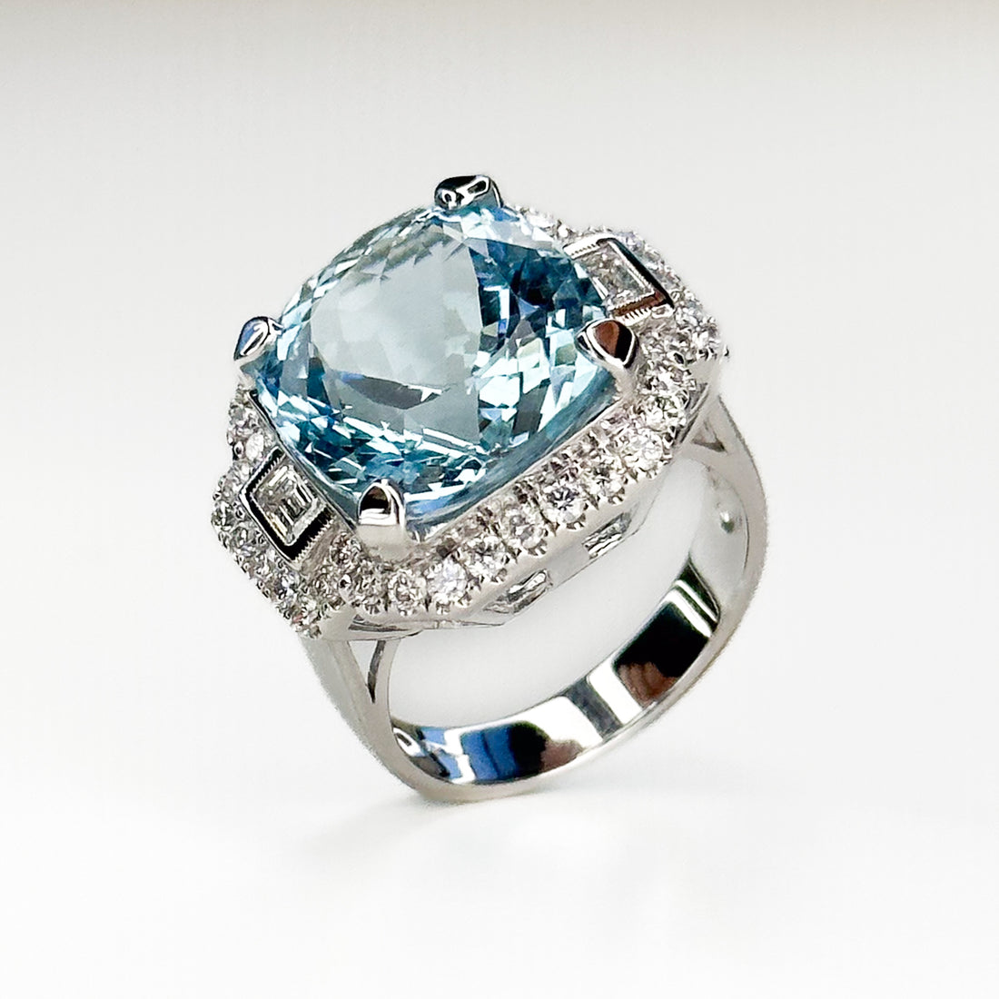 10.19ct Aquamarine Centre Stone Set in Gold