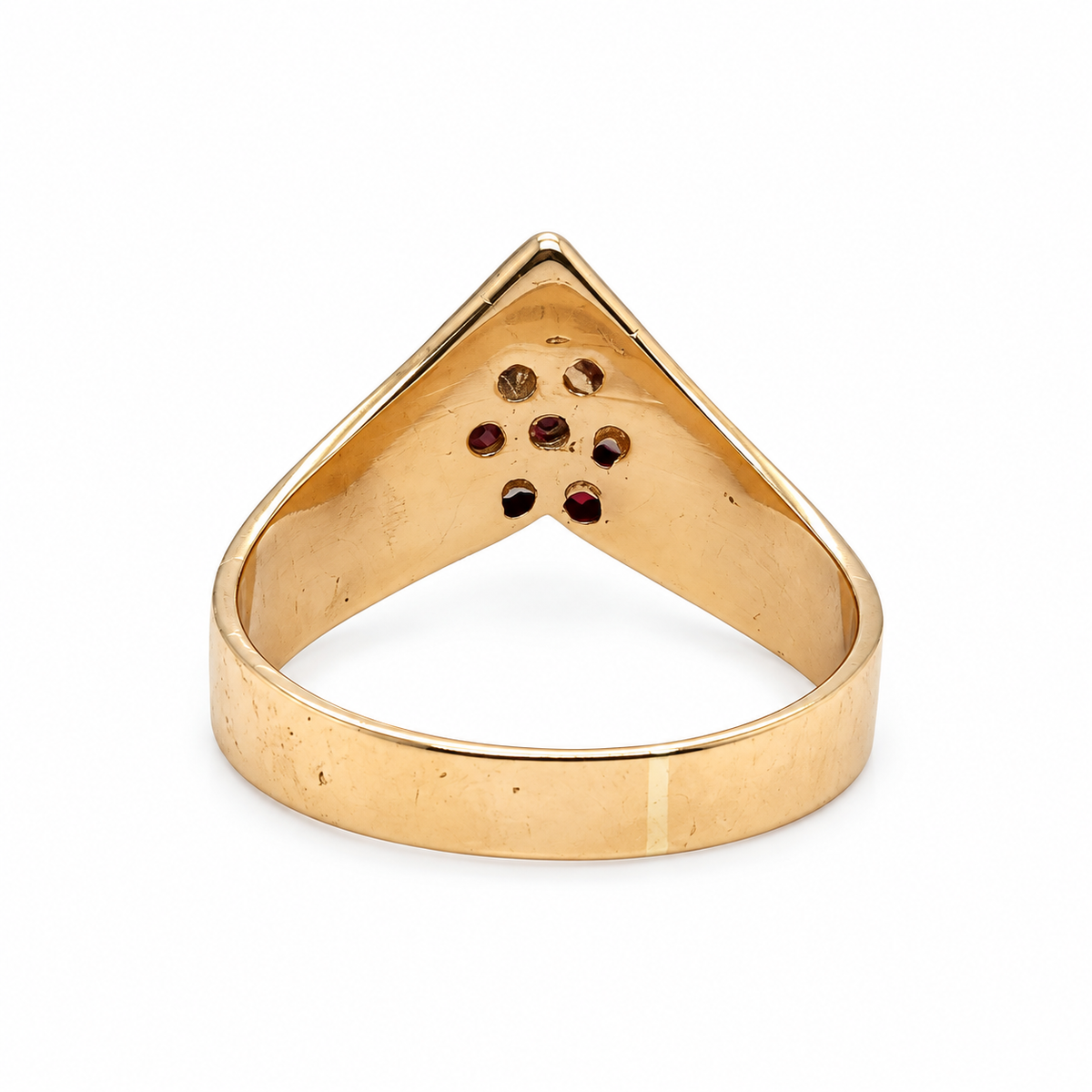 Vintage garnet ring in 9ct yellow gold – underside view